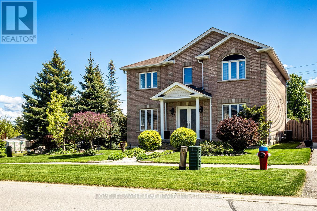 37 Saint Avenue, Bradford West Gwillimbury, Ontario  L3Z 3E6 - Photo 5 - N12490976