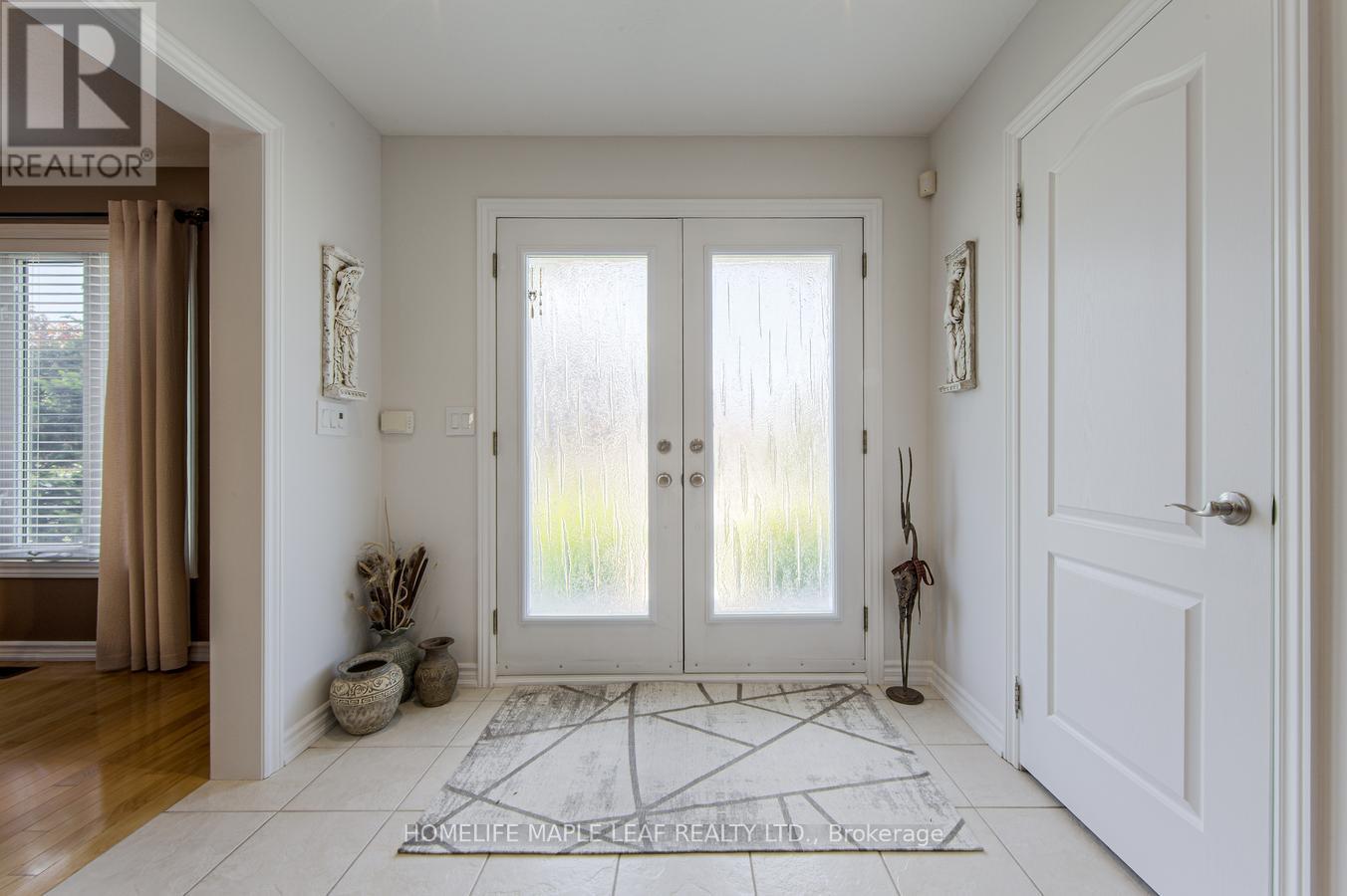 37 Saint Avenue, Bradford West Gwillimbury, Ontario  L3Z 3E6 - Photo 7 - N12490976