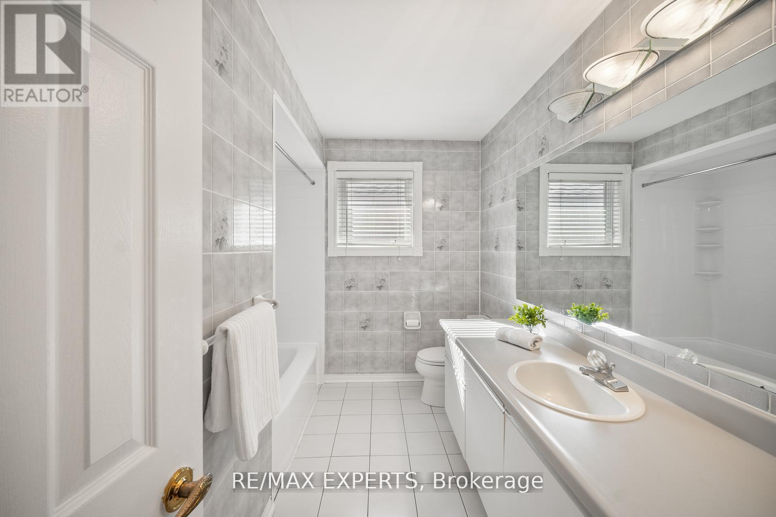 118 Chancellor Drive, Vaughan, Ontario  L4L 7N5 - Photo 26 - N12491004