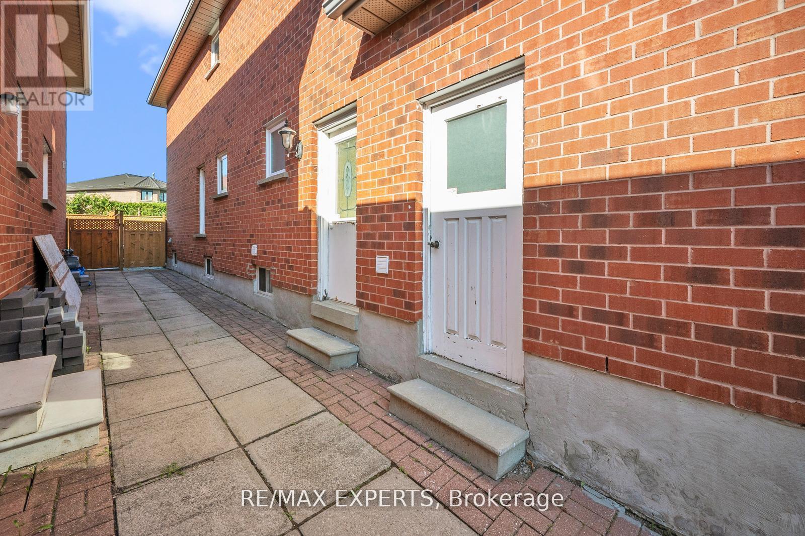 118 Chancellor Drive, Vaughan, Ontario  L4L 7N5 - Photo 37 - N12491004