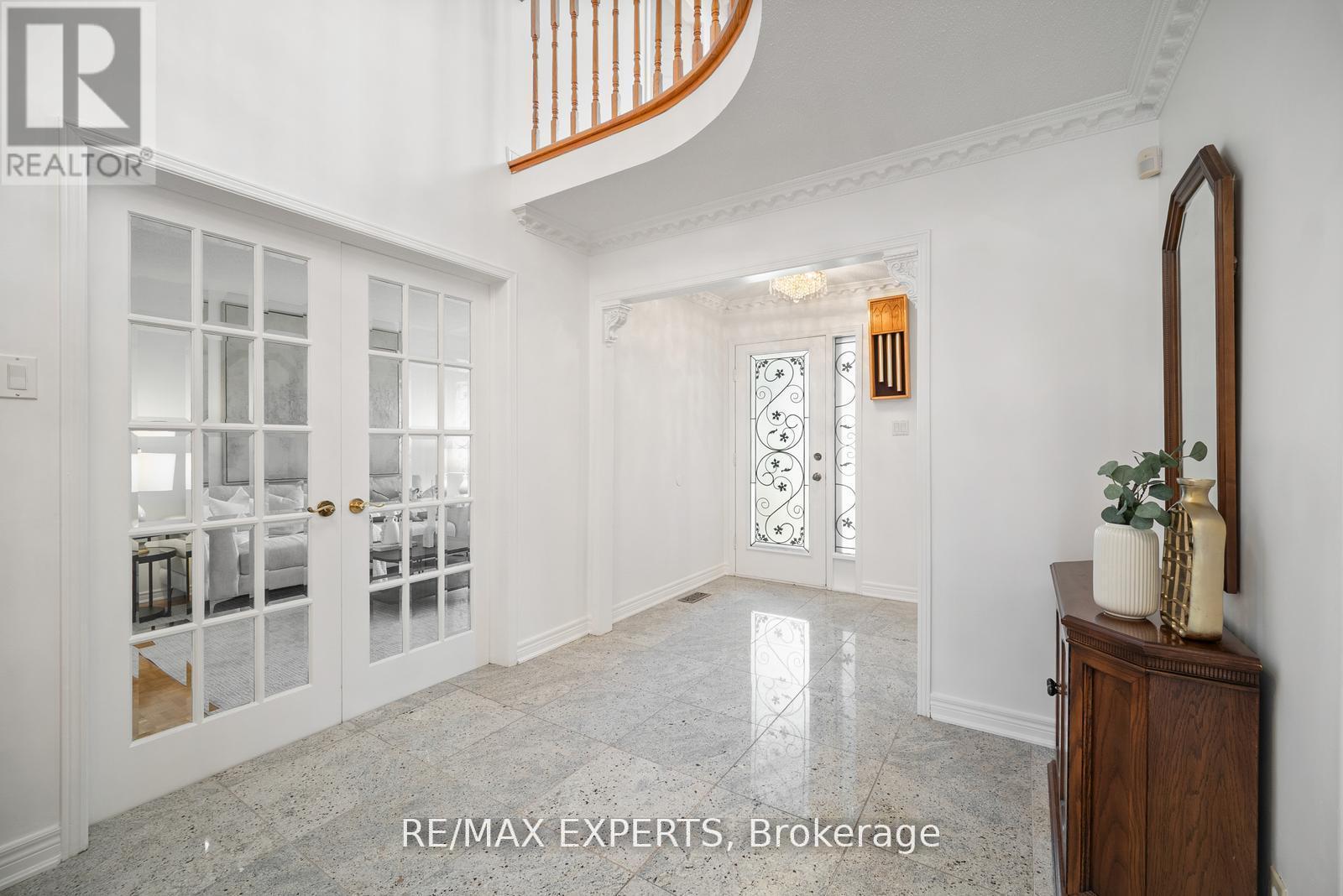 118 Chancellor Drive, Vaughan, Ontario  L4L 7N5 - Photo 6 - N12491004