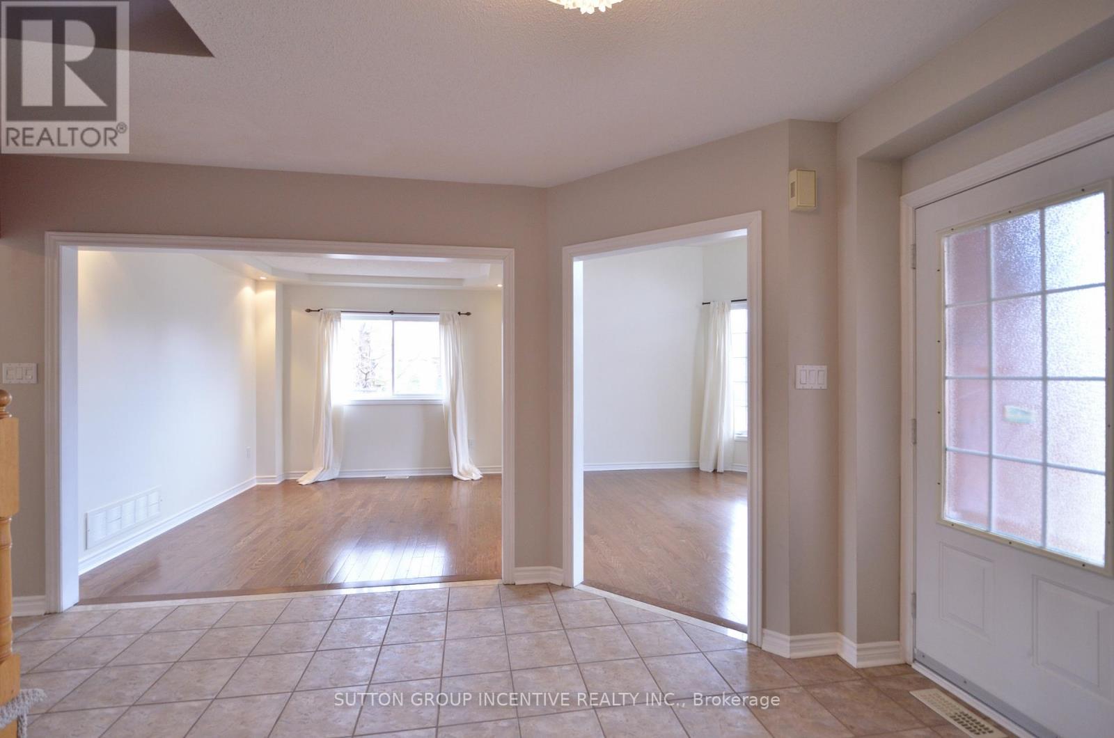 58 Bloxham Place, Barrie, Ontario  L4N 9K2 - Photo 2 - S12491008