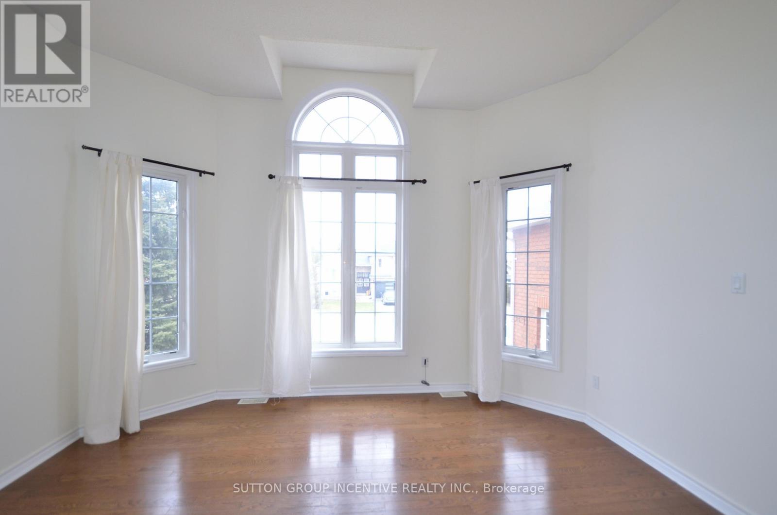 58 Bloxham Place, Barrie, Ontario  L4N 9K2 - Photo 3 - S12491008