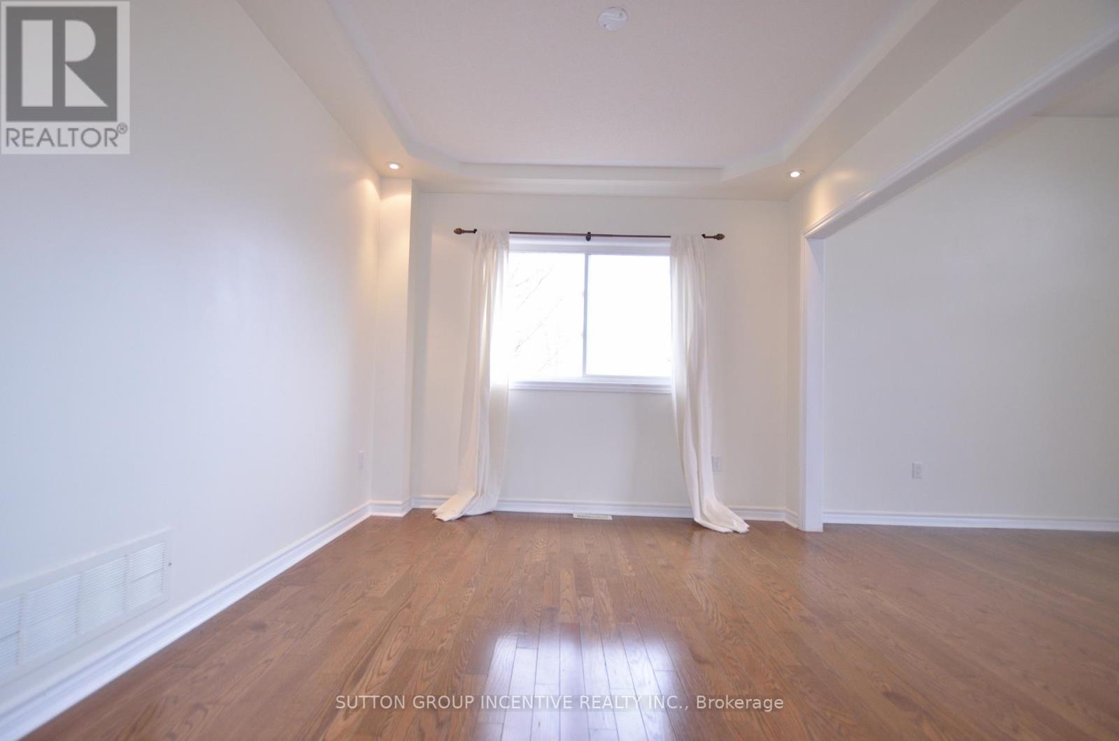 58 Bloxham Place, Barrie, Ontario  L4N 9K2 - Photo 4 - S12491008