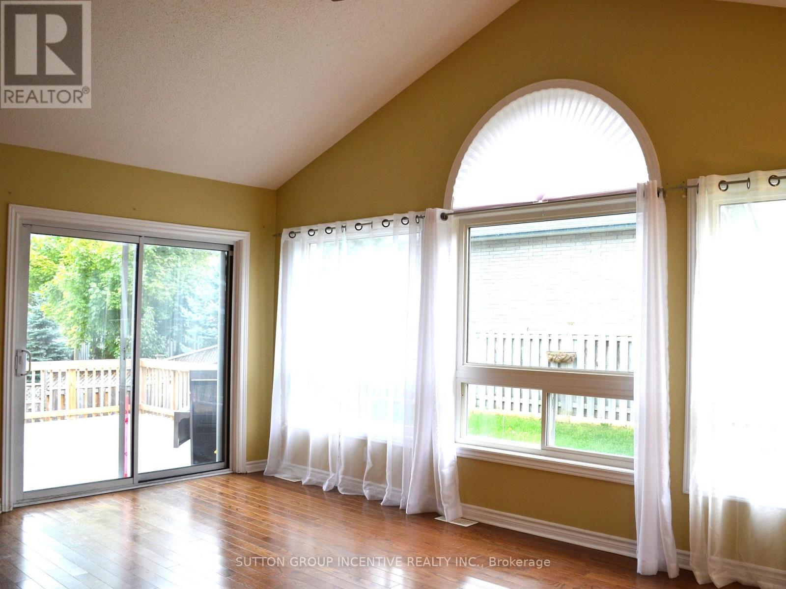 58 Bloxham Place, Barrie, Ontario  L4N 9K2 - Photo 7 - S12491008