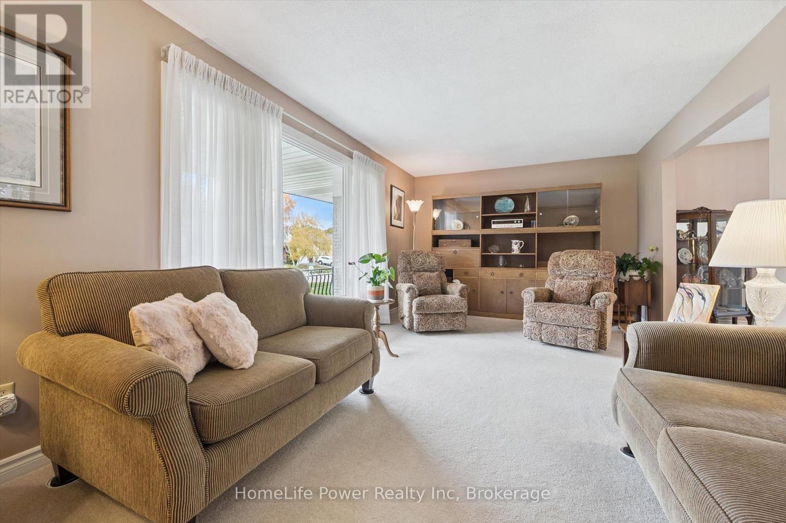 28 Matthew Drive, Guelph, Ontario  N1H 7L7 - Photo 11 - X12491354