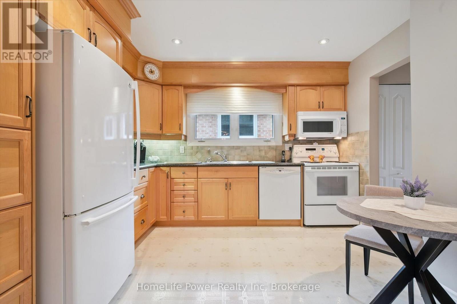 28 Matthew Drive, Guelph, Ontario  N1H 7L7 - Photo 16 - X12491354