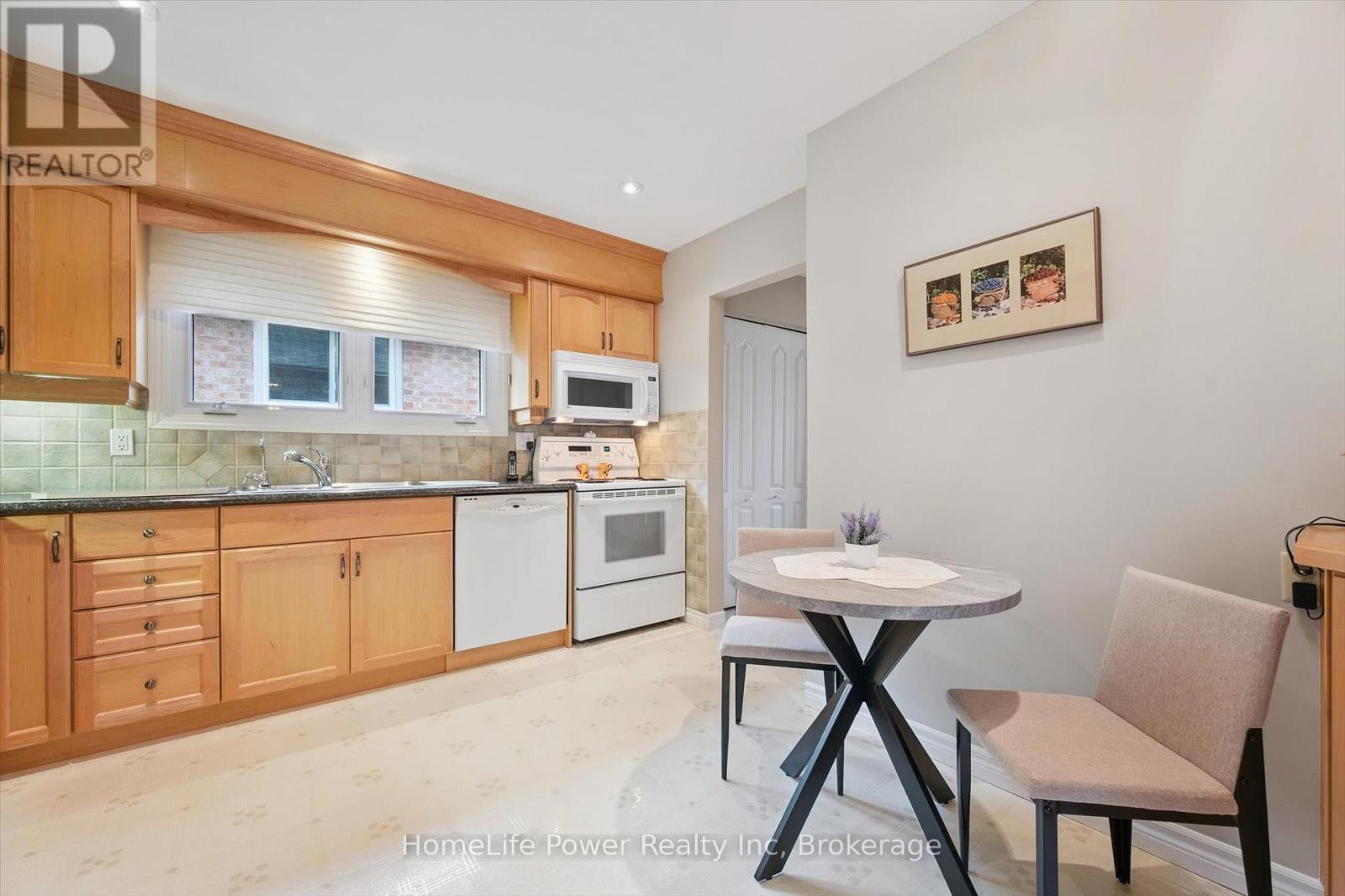 28 Matthew Drive, Guelph, Ontario  N1H 7L7 - Photo 18 - X12491354