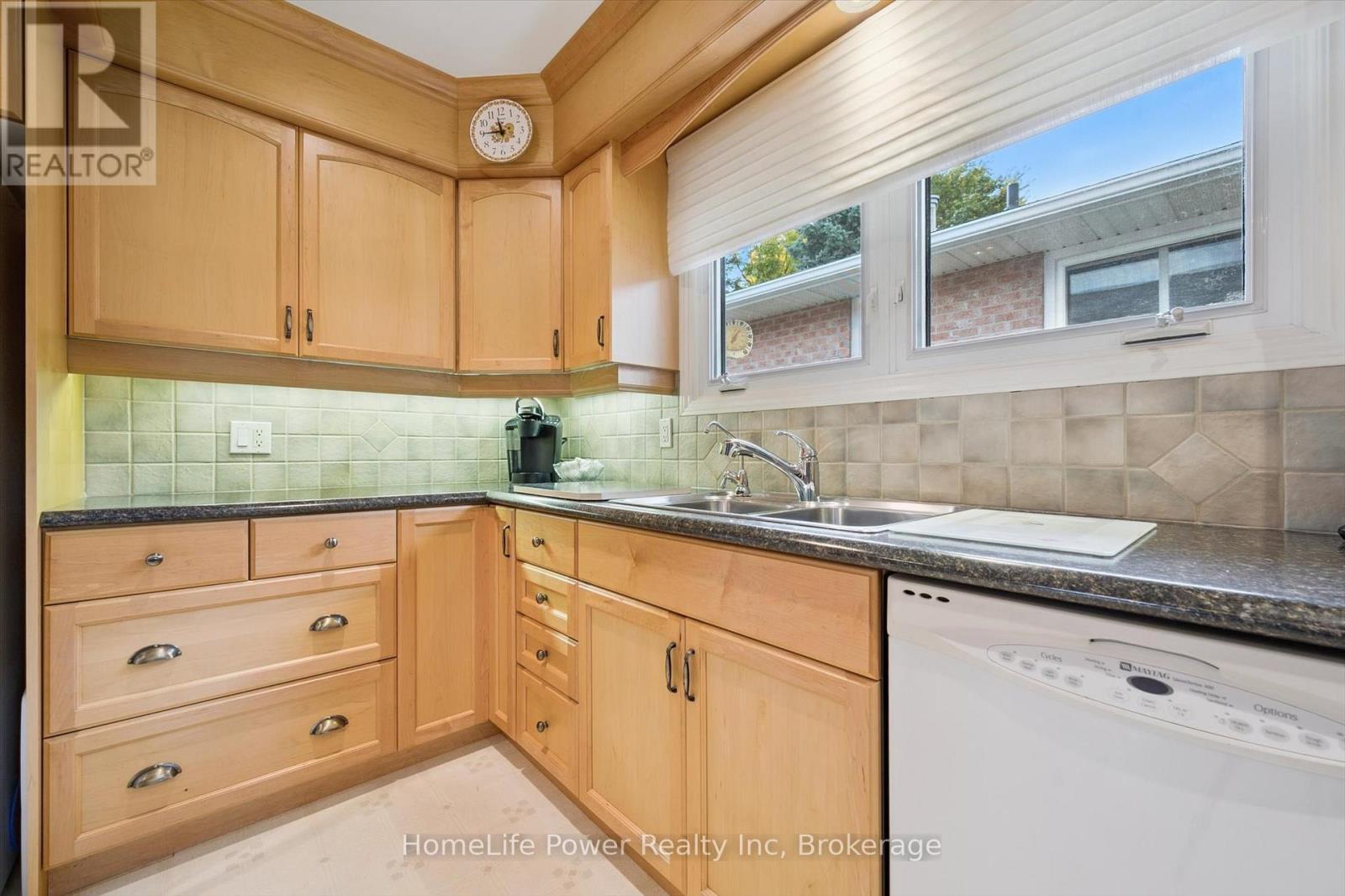 28 Matthew Drive, Guelph, Ontario  N1H 7L7 - Photo 19 - X12491354