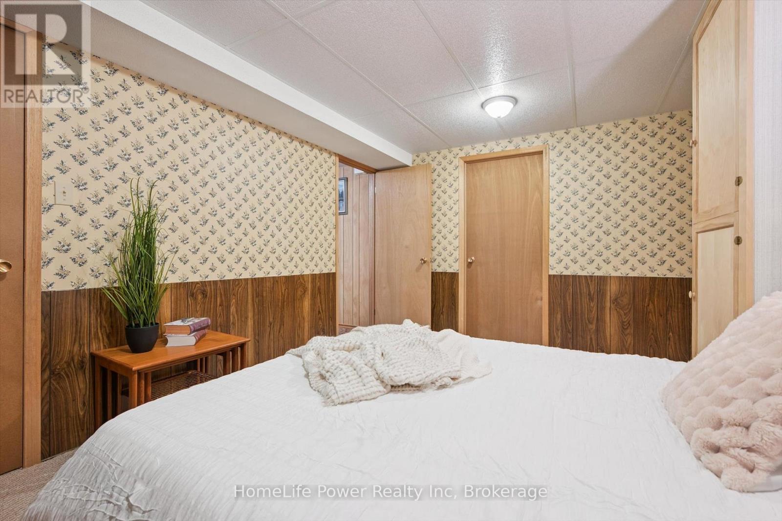 28 Matthew Drive, Guelph, Ontario  N1H 7L7 - Photo 36 - X12491354