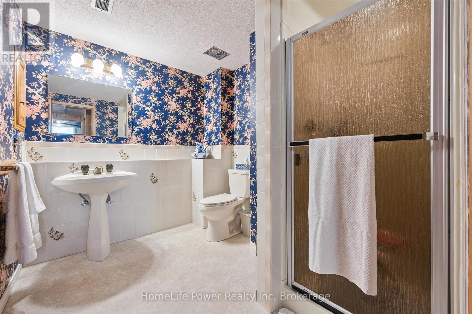 28 Matthew Drive, Guelph, Ontario  N1H 7L7 - Photo 37 - X12491354