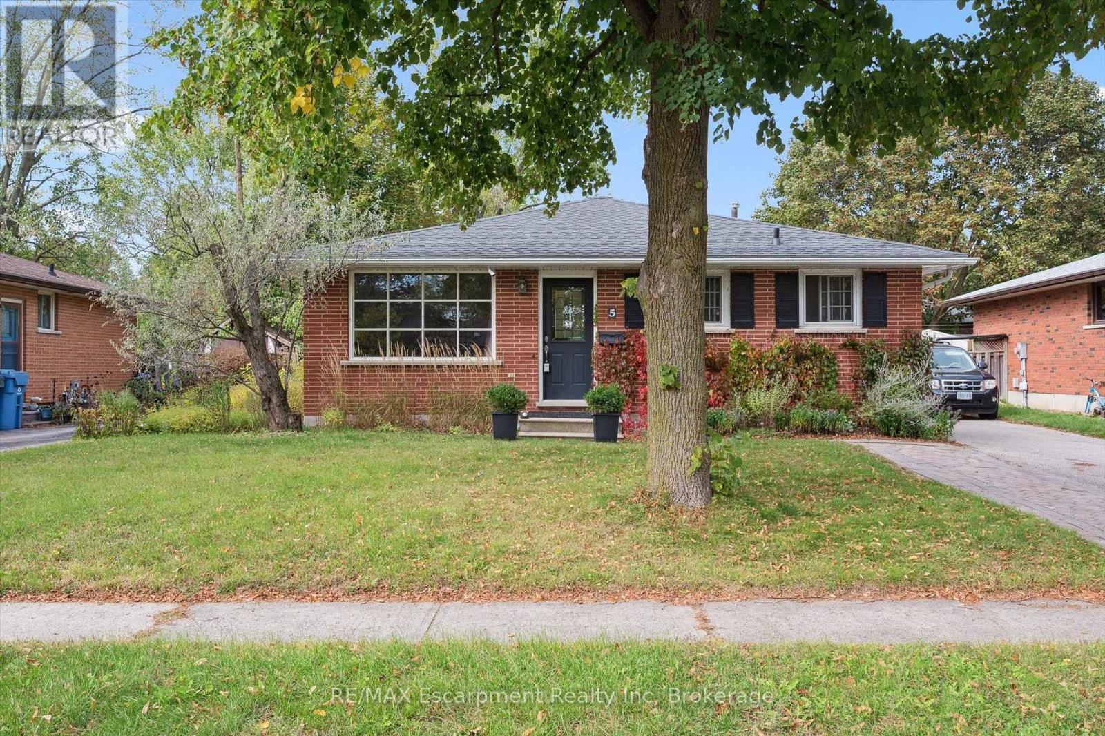 5 Picadilly Place, Guelph, Ontario  N1G 2P8 - Photo 5 - X12491366