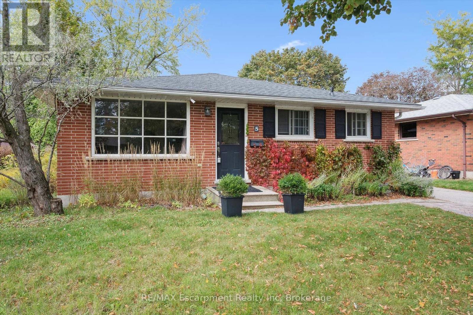 5 Picadilly Place, Guelph, Ontario  N1G 2P8 - Photo 6 - X12491366