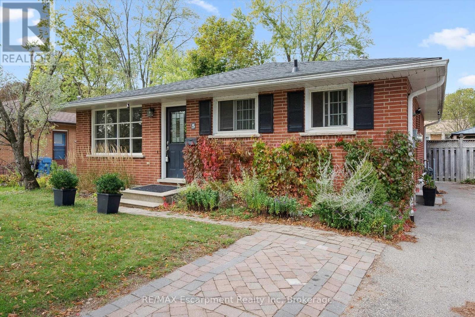 5 Picadilly Place, Guelph, Ontario  N1G 2P8 - Photo 7 - X12491366