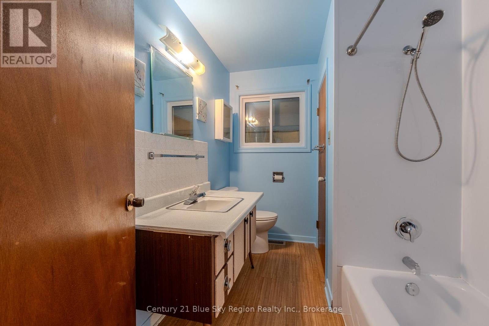 994 Premier Road, North Bay, Ontario  P1A 2H8 - Photo 21 - X12296953