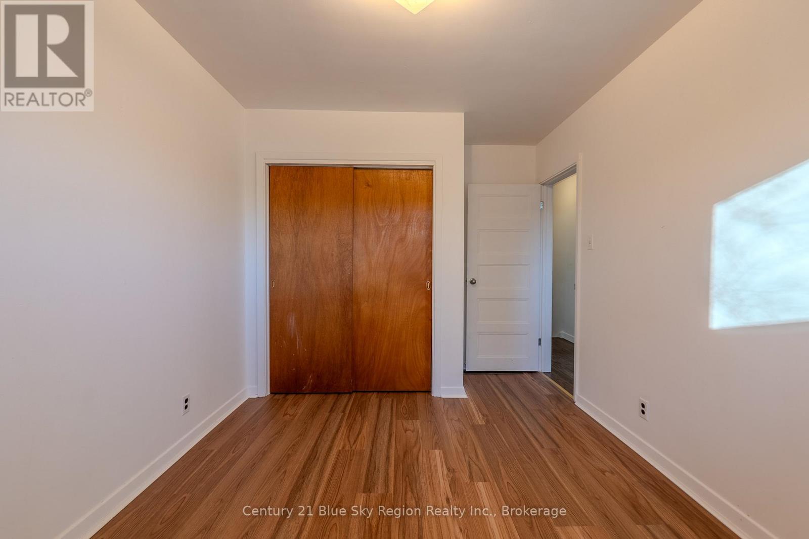 994 Premier Road, North Bay, Ontario  P1A 2H8 - Photo 17 - X12296953