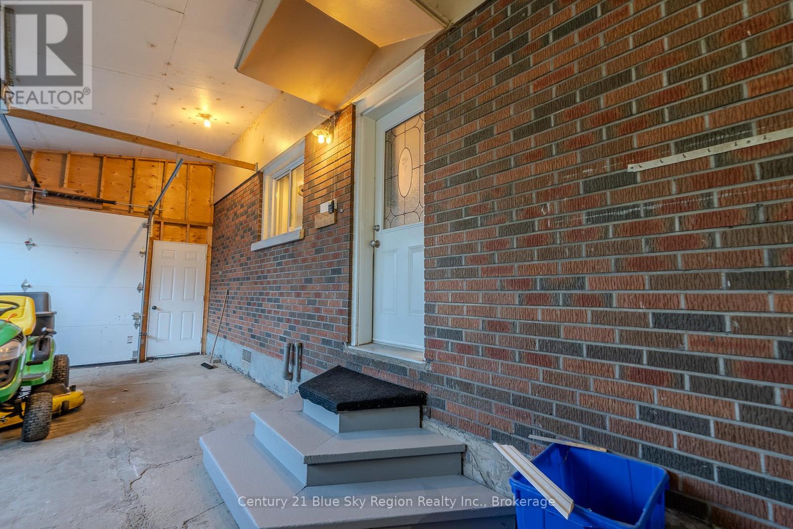 994 Premier Road, North Bay, Ontario  P1A 2H8 - Photo 27 - X12296953