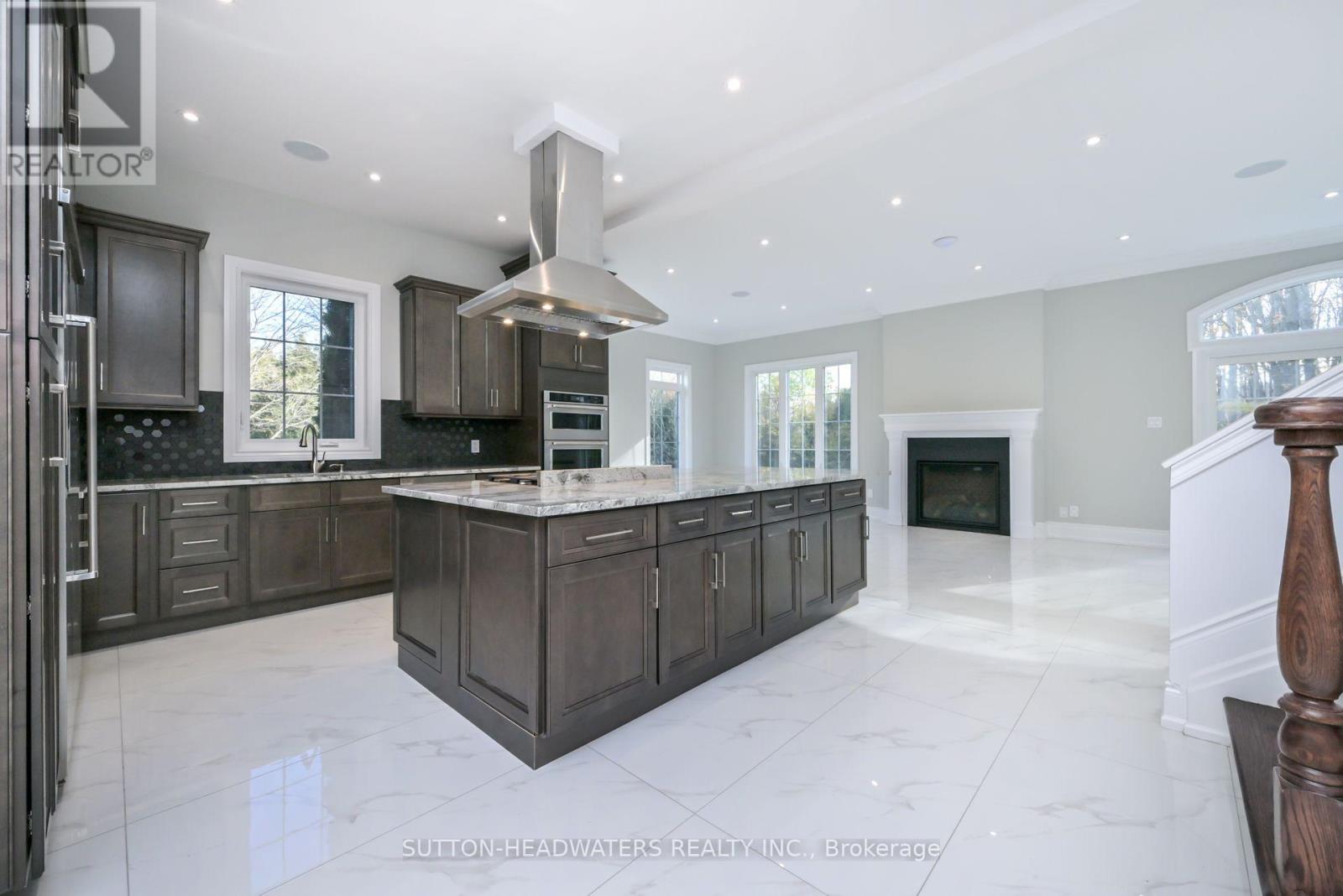 12 Flaherty Lane, Caledon, Ontario  L7K 2P3 - Photo 10 - W12471042