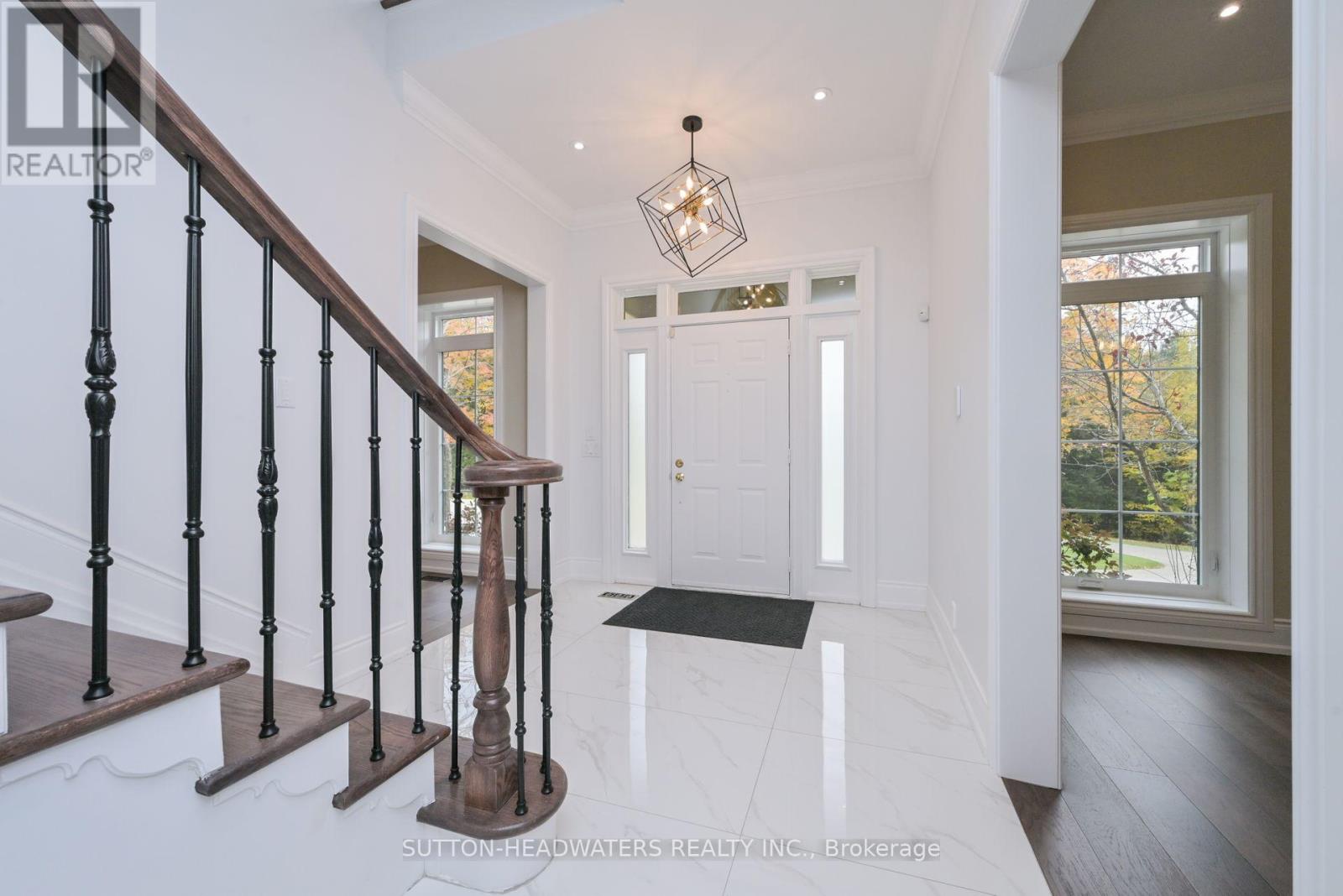 12 Flaherty Lane, Caledon, Ontario  L7K 2P3 - Photo 3 - W12471042