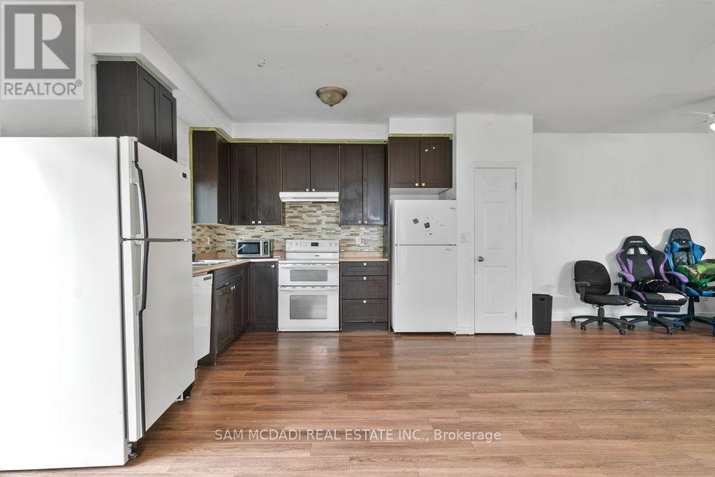 40 Tasker Street, St. Catharines, Ontario L2R 3Z8 - Photo 5 - X12484730