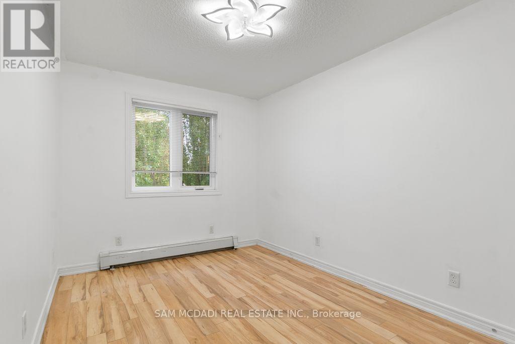 40 Tasker Street, St. Catharines, Ontario L2R 3Z8 - Photo 21 - X12484730