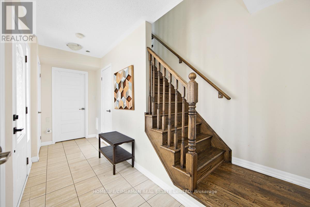 335 Ellen Davidson Drive, Oakville, Ontario  L6M 0V6 - Photo 3 - W12490876