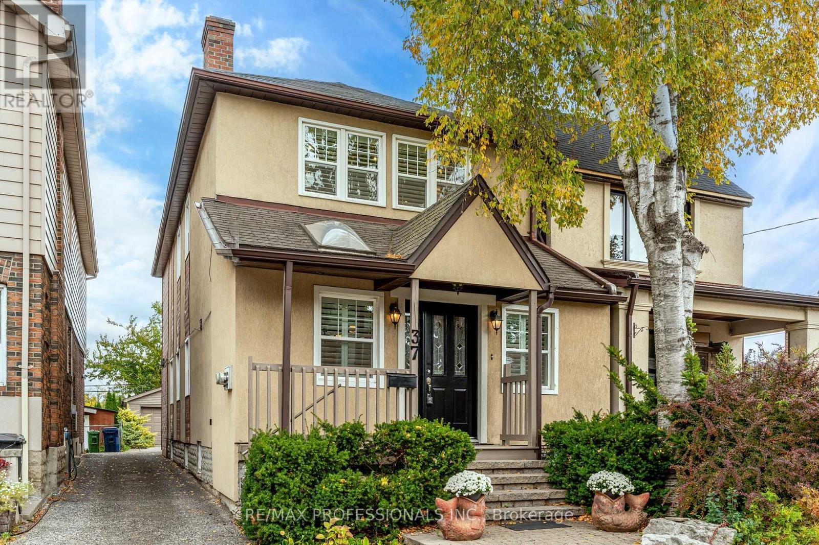 37 LAVINIA AVENUE, Toronto, Ontario