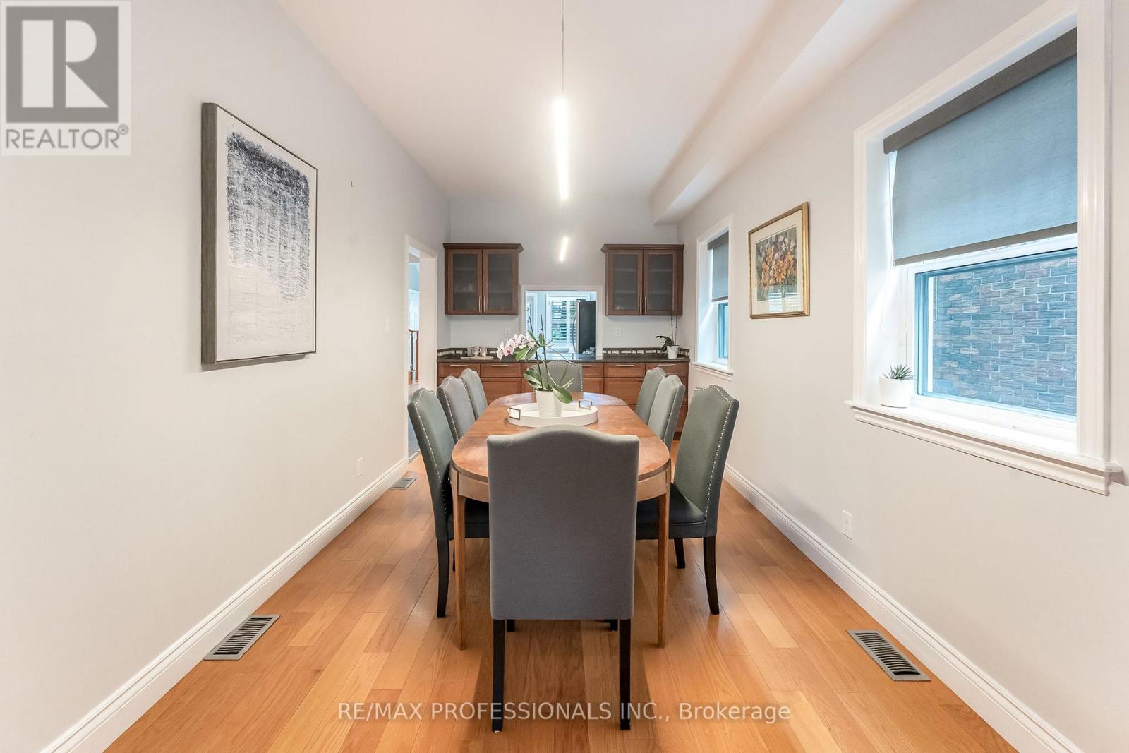 37 Lavinia Avenue, Toronto, Ontario  M6S 3H9 - Photo 10 - W12490880