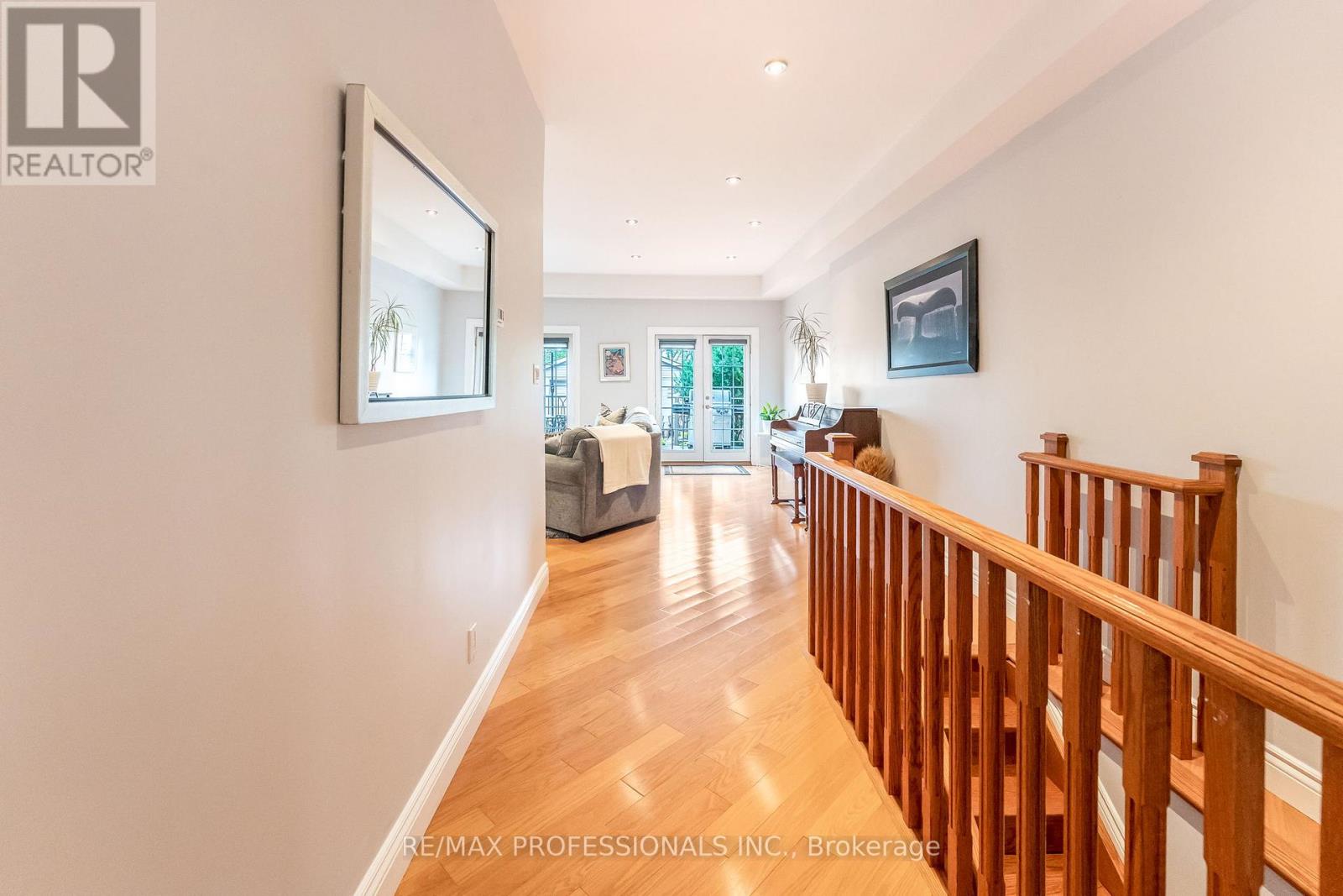 37 Lavinia Avenue, Toronto, Ontario  M6S 3H9 - Photo 12 - W12490880