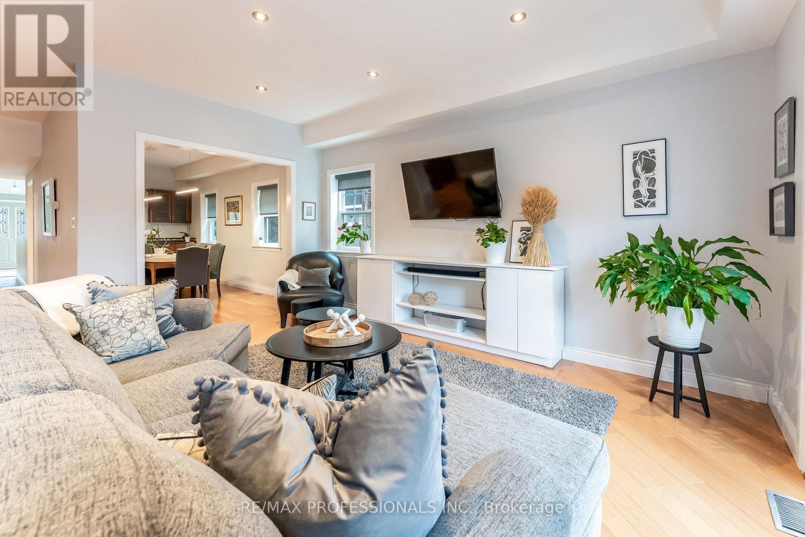 37 Lavinia Avenue, Toronto, Ontario  M6S 3H9 - Photo 15 - W12490880