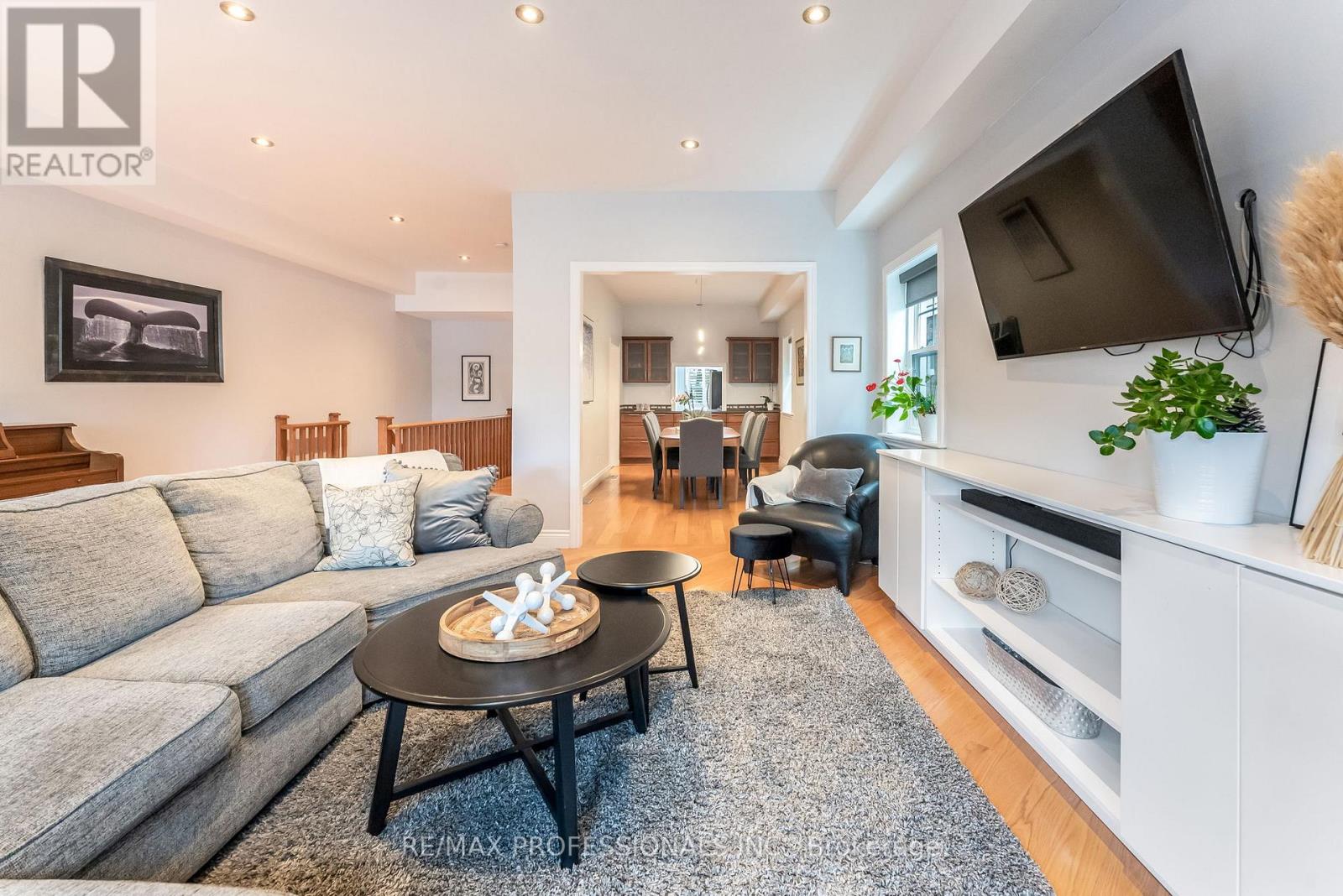 37 Lavinia Avenue, Toronto, Ontario  M6S 3H9 - Photo 17 - W12490880