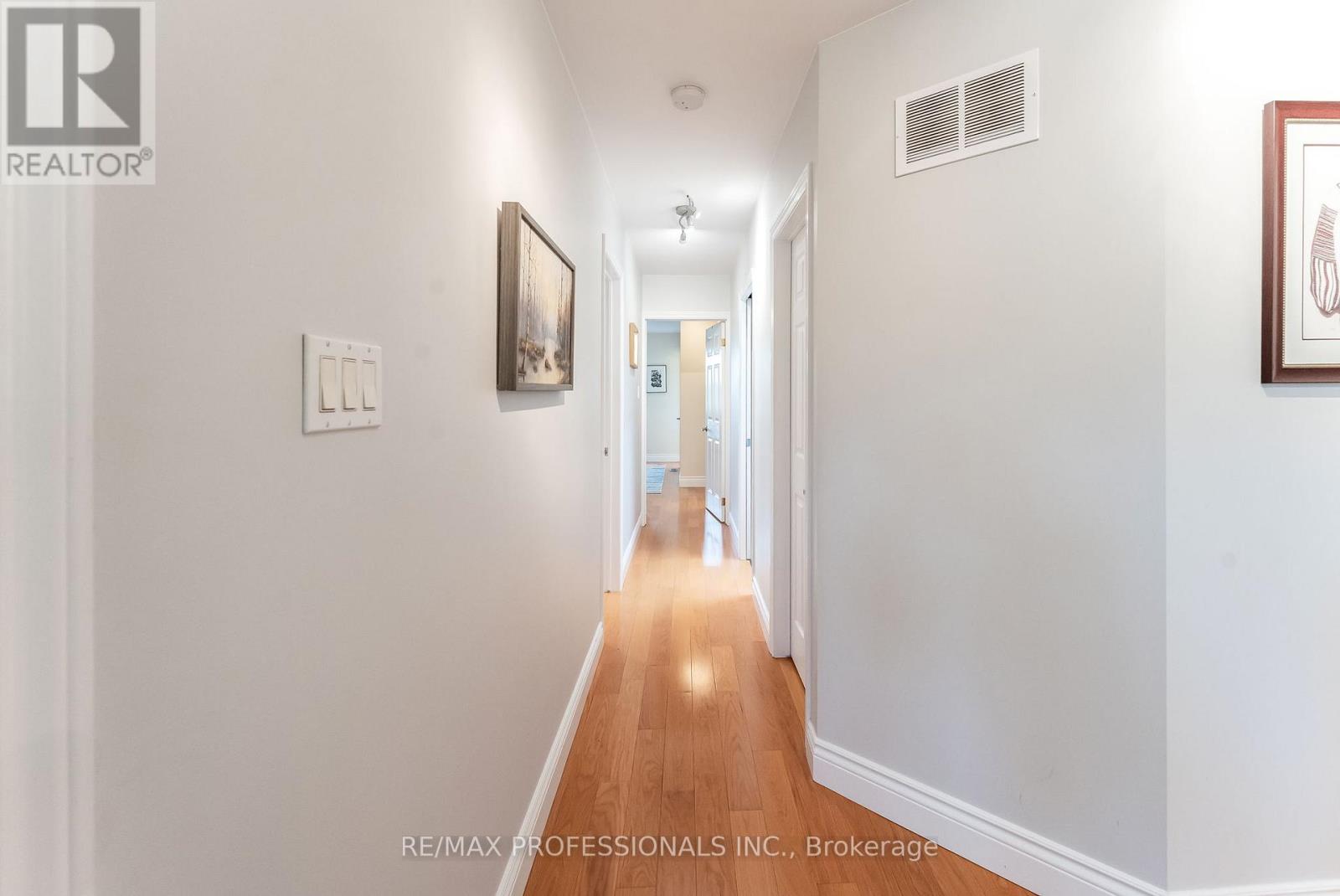 37 Lavinia Avenue, Toronto, Ontario  M6S 3H9 - Photo 21 - W12490880