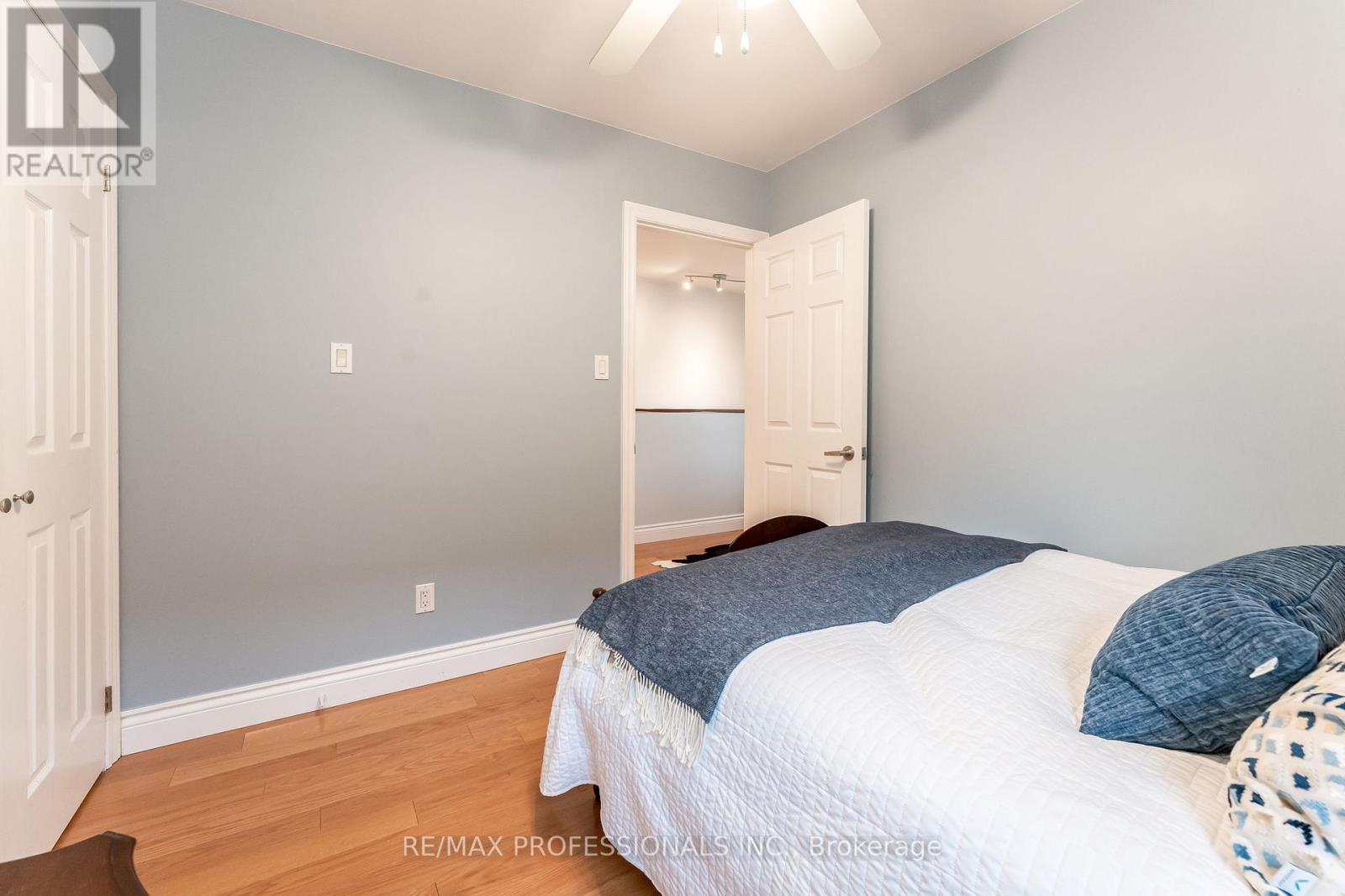 37 Lavinia Avenue, Toronto, Ontario  M6S 3H9 - Photo 25 - W12490880