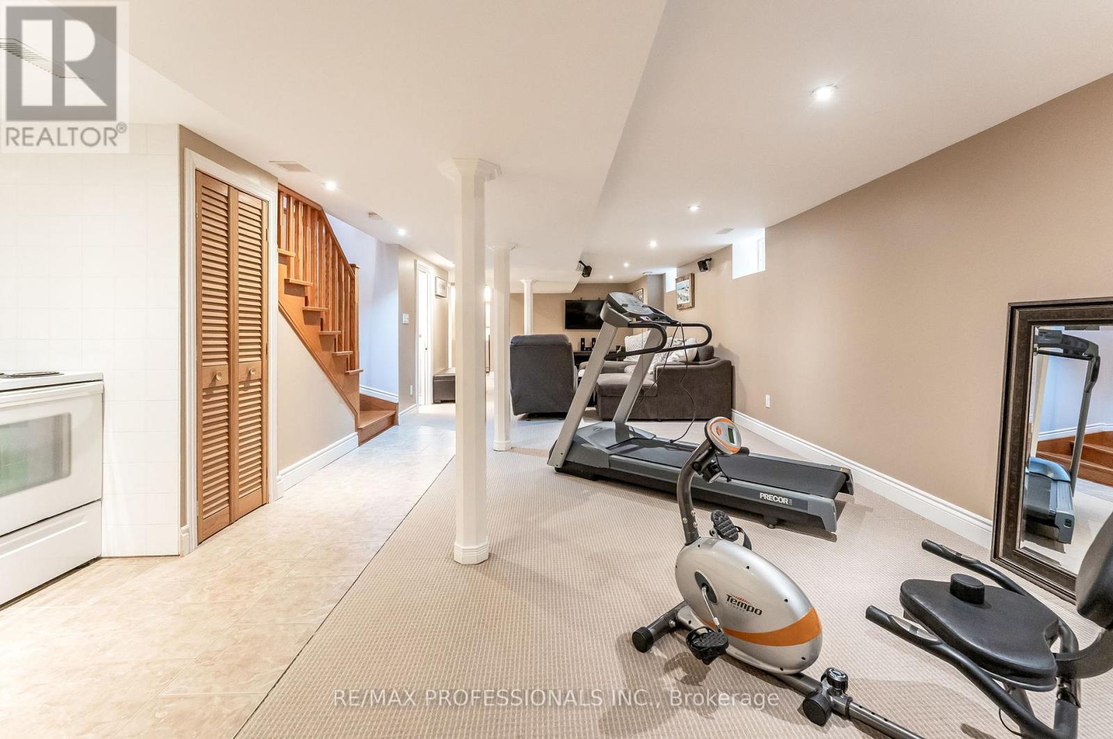 37 Lavinia Avenue, Toronto, Ontario  M6S 3H9 - Photo 33 - W12490880