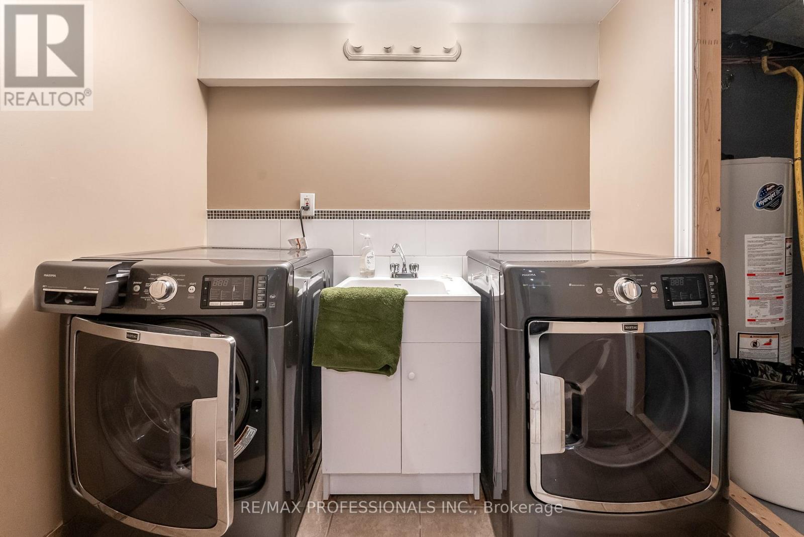 37 Lavinia Avenue, Toronto, Ontario  M6S 3H9 - Photo 40 - W12490880