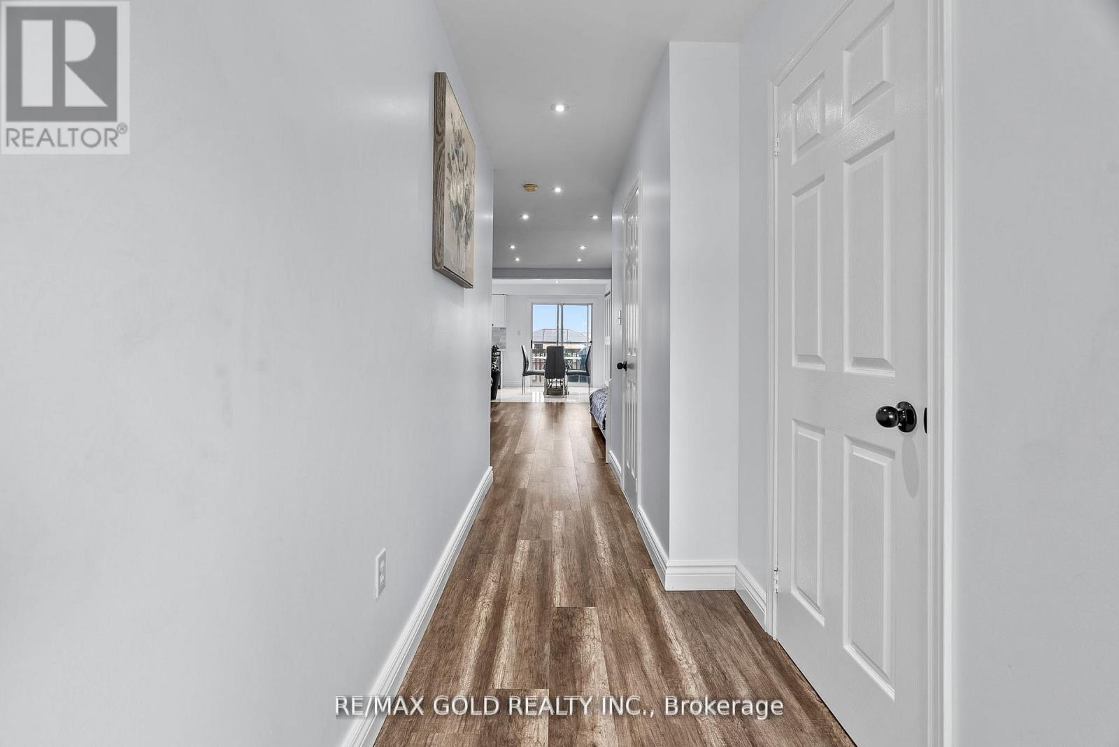 3218 Camberwell Drive, Mississauga, Ontario  L5M 6S8 - Photo 10 - W12490884