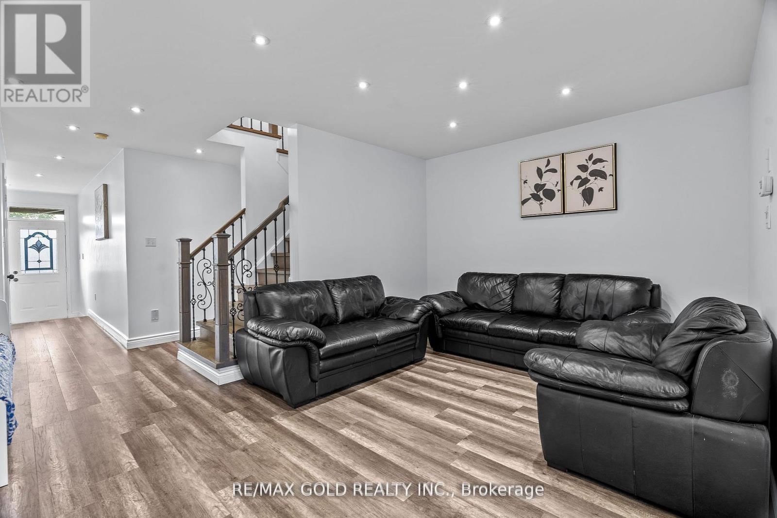 3218 Camberwell Drive, Mississauga, Ontario  L5M 6S8 - Photo 11 - W12490884