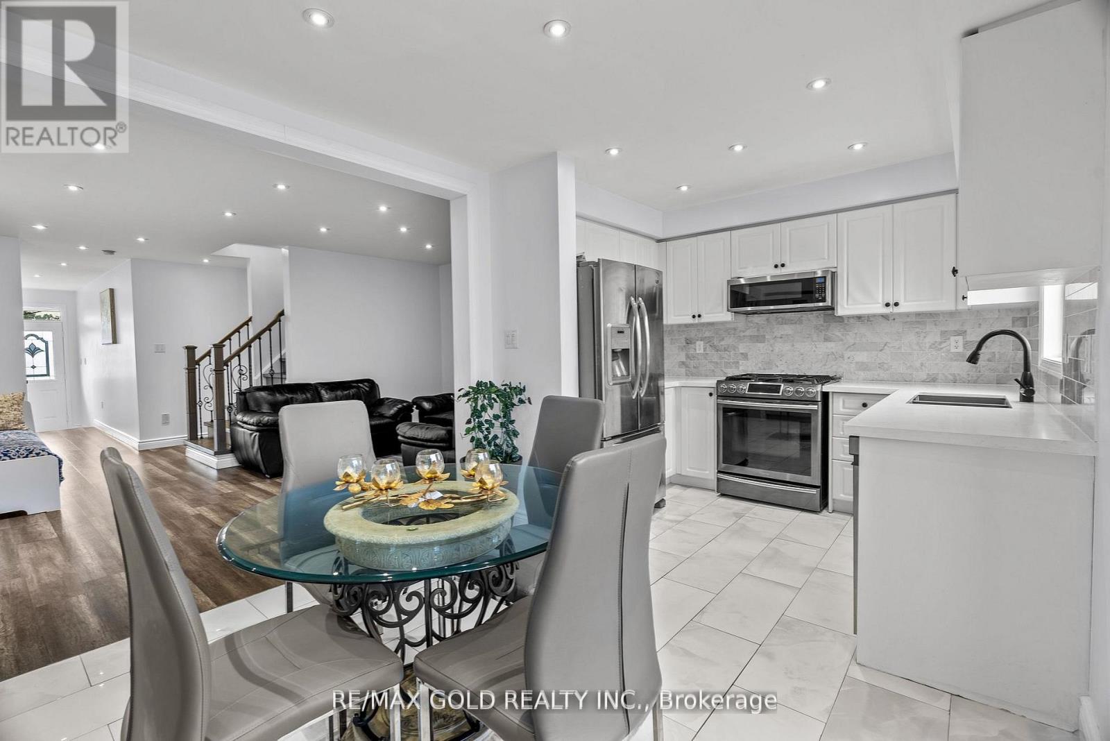 3218 Camberwell Drive, Mississauga, Ontario  L5M 6S8 - Photo 15 - W12490884