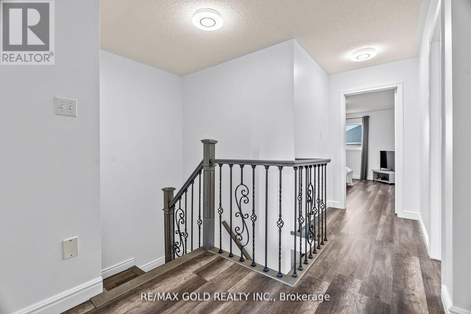 3218 Camberwell Drive, Mississauga, Ontario  L5M 6S8 - Photo 17 - W12490884