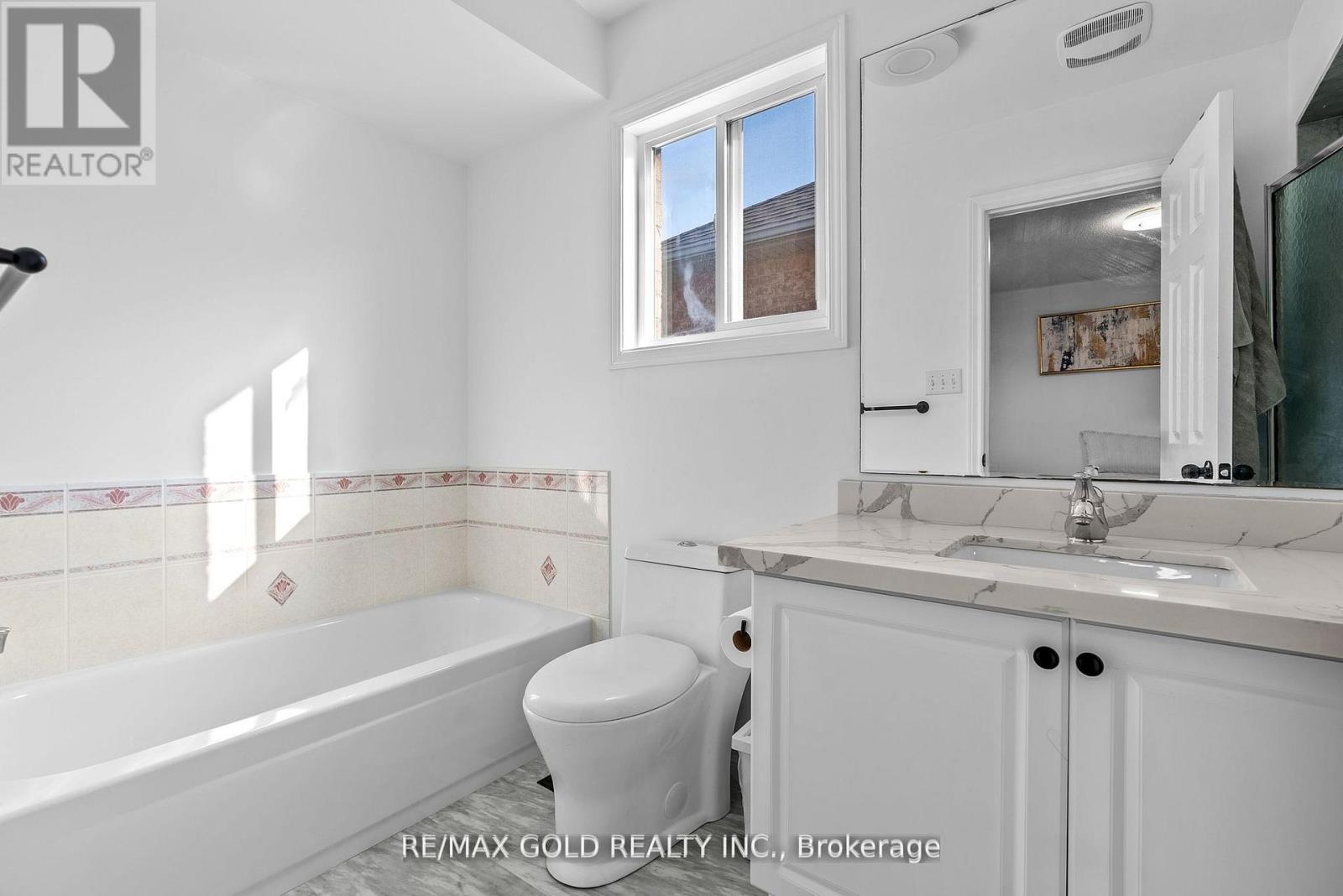 3218 Camberwell Drive, Mississauga, Ontario  L5M 6S8 - Photo 21 - W12490884