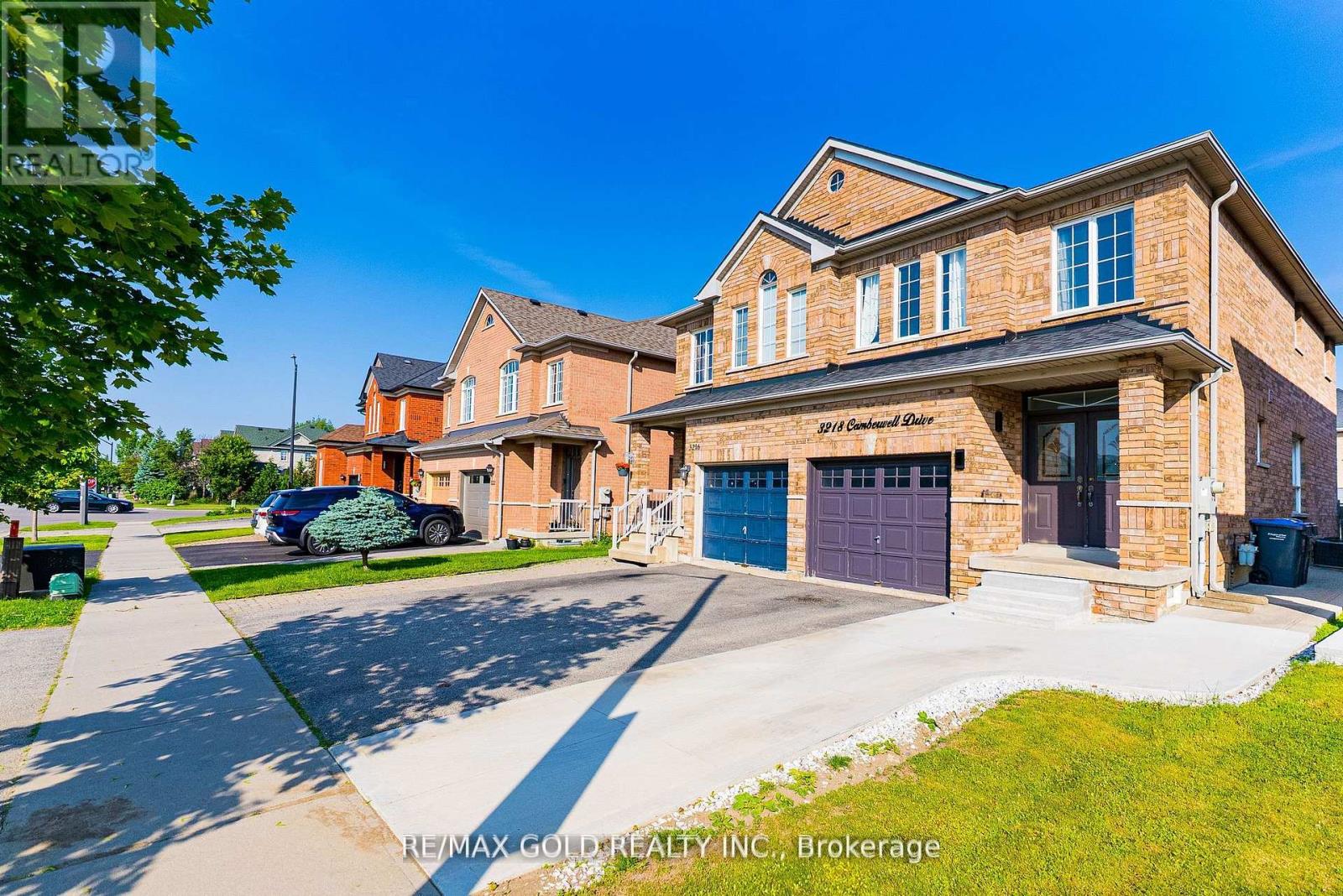 3218 Camberwell Drive, Mississauga, Ontario  L5M 6S8 - Photo 6 - W12490884