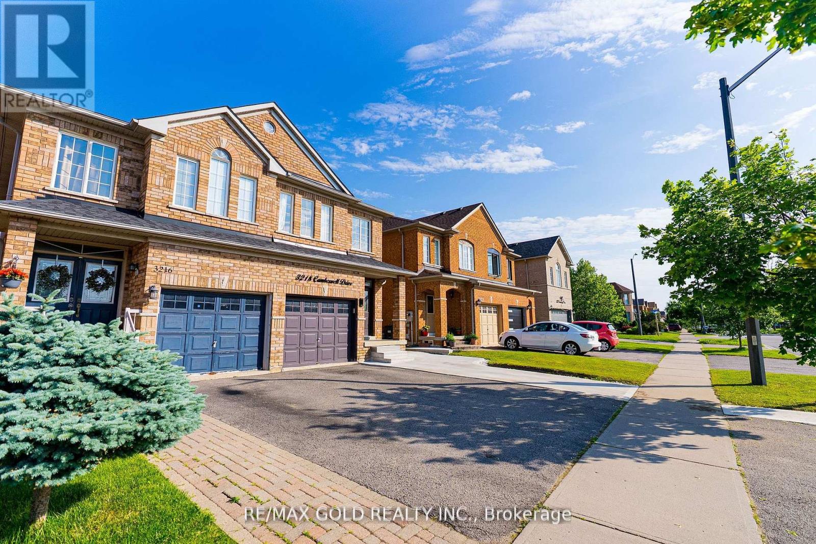 3218 Camberwell Drive, Mississauga, Ontario  L5M 6S8 - Photo 7 - W12490884