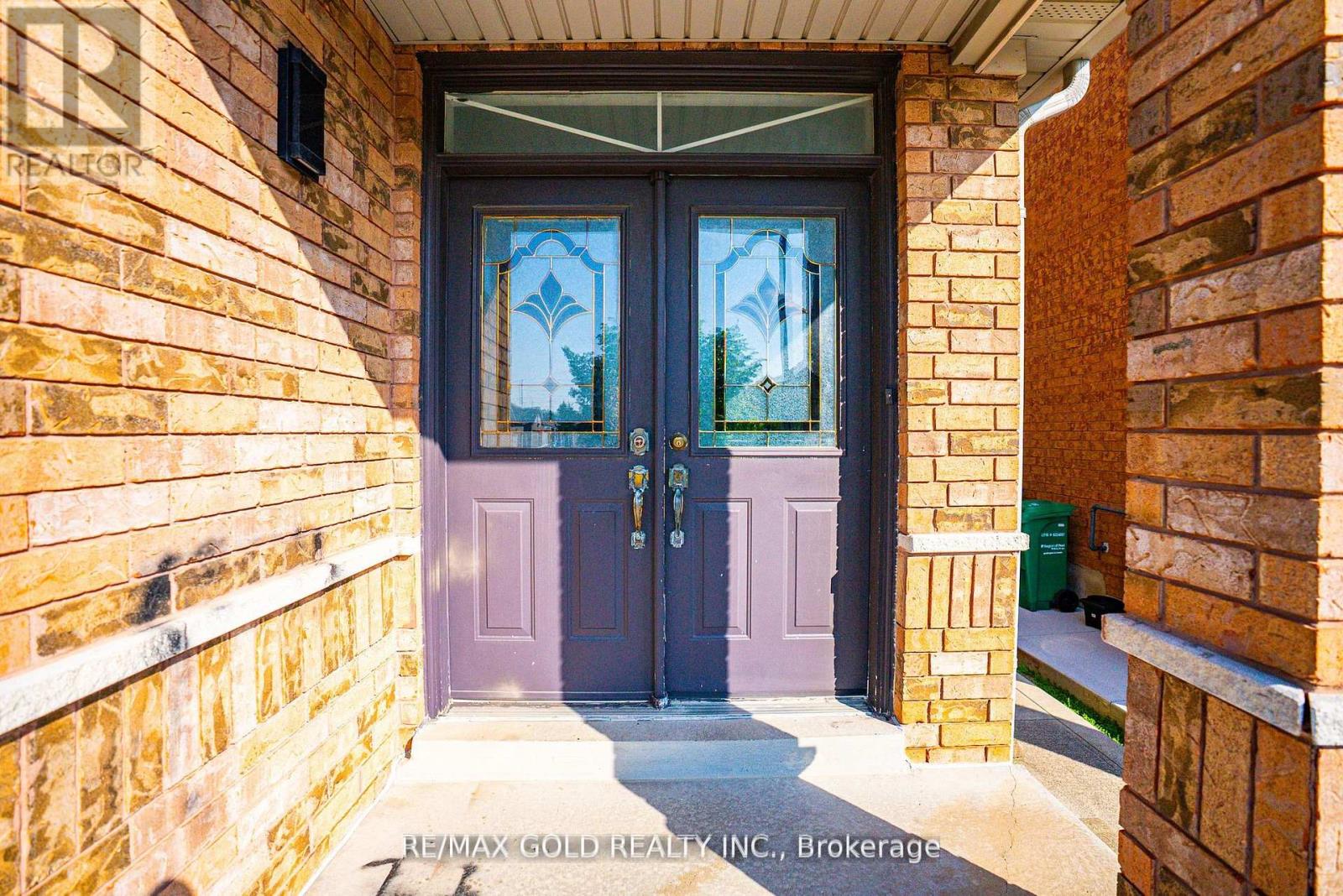 3218 Camberwell Drive, Mississauga, Ontario  L5M 6S8 - Photo 8 - W12490884