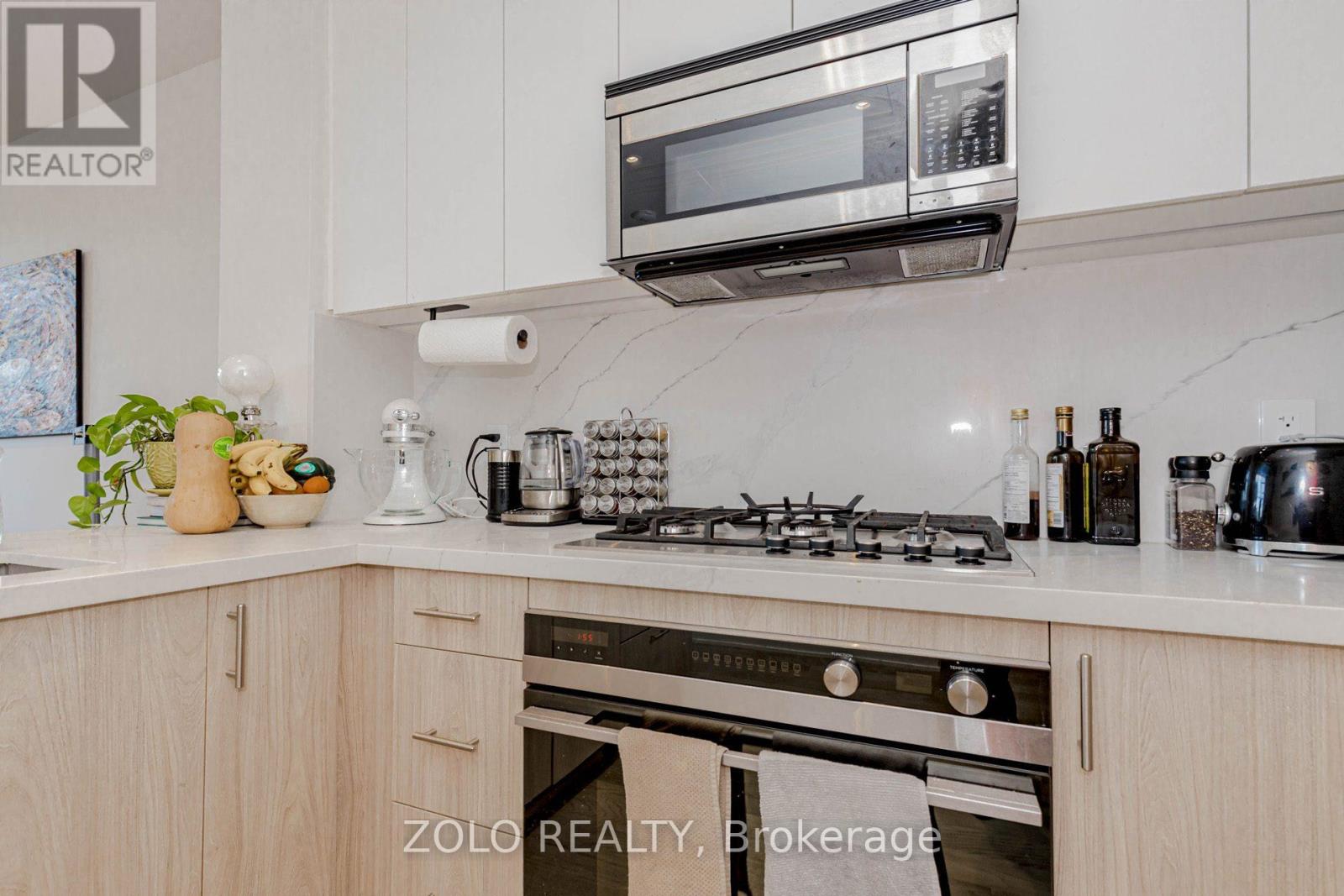 208 - 123 Maurice Drive, Oakville, Ontario  L6K 2W6 - Photo 11 - W12490940