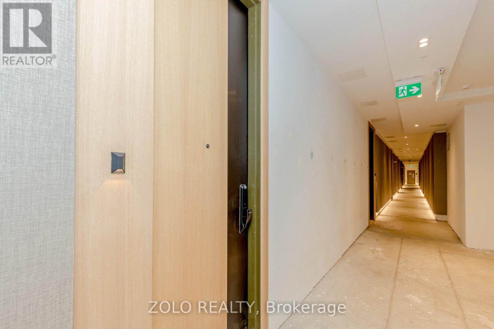 208 - 123 Maurice Drive, Oakville, Ontario  L6K 2W6 - Photo 6 - W12490940