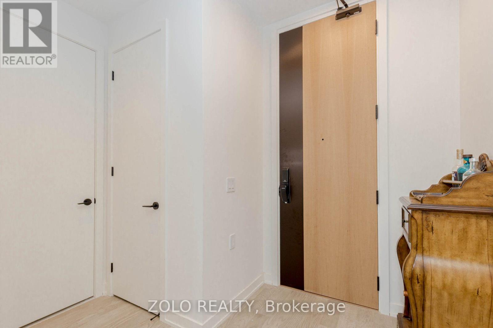 208 - 123 Maurice Drive, Oakville, Ontario  L6K 2W6 - Photo 7 - W12490940