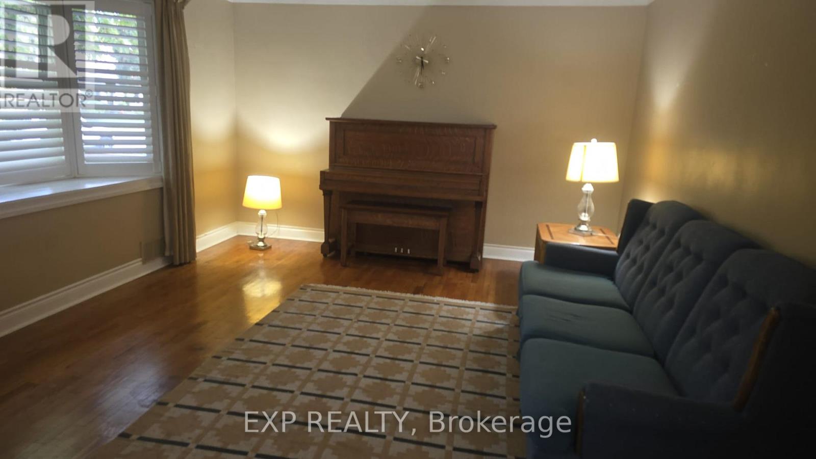 535 Enfield Road, Burlington, Ontario  L7T 2X5 - Photo 3 - W12490952