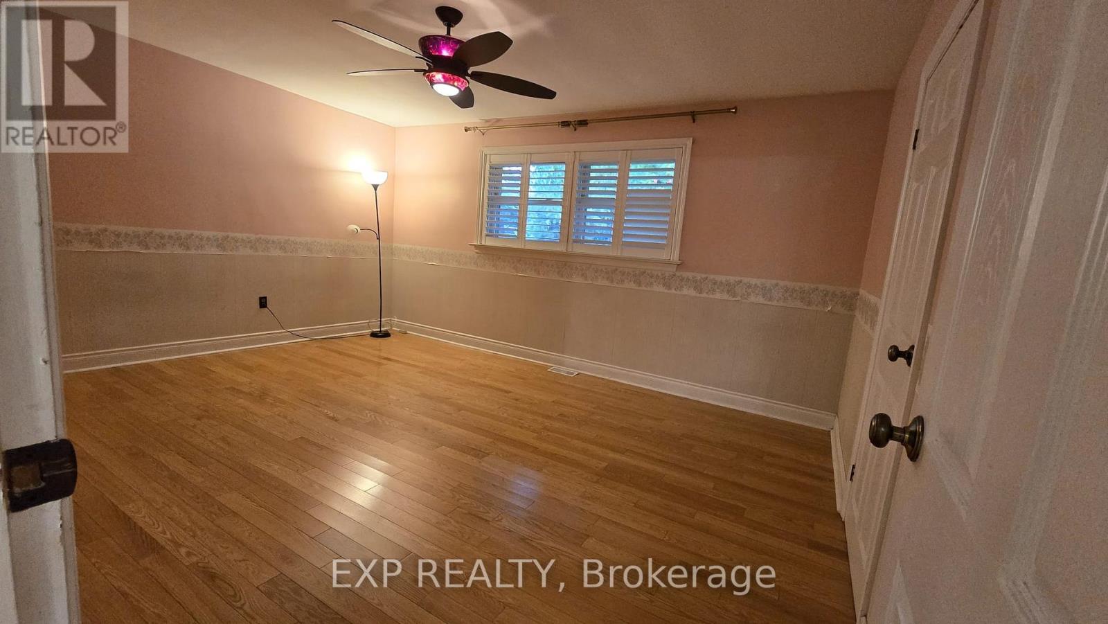 535 Enfield Road, Burlington, Ontario  L7T 2X5 - Photo 4 - W12490952