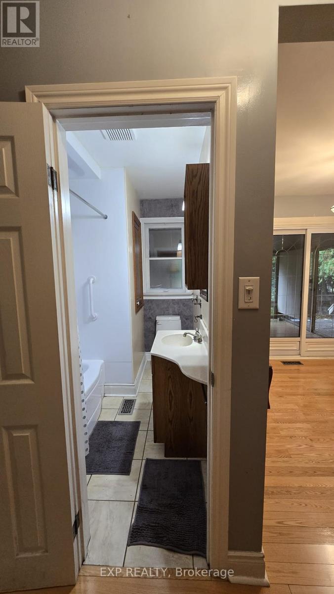 535 Enfield Road, Burlington, Ontario  L7T 2X5 - Photo 7 - W12490952