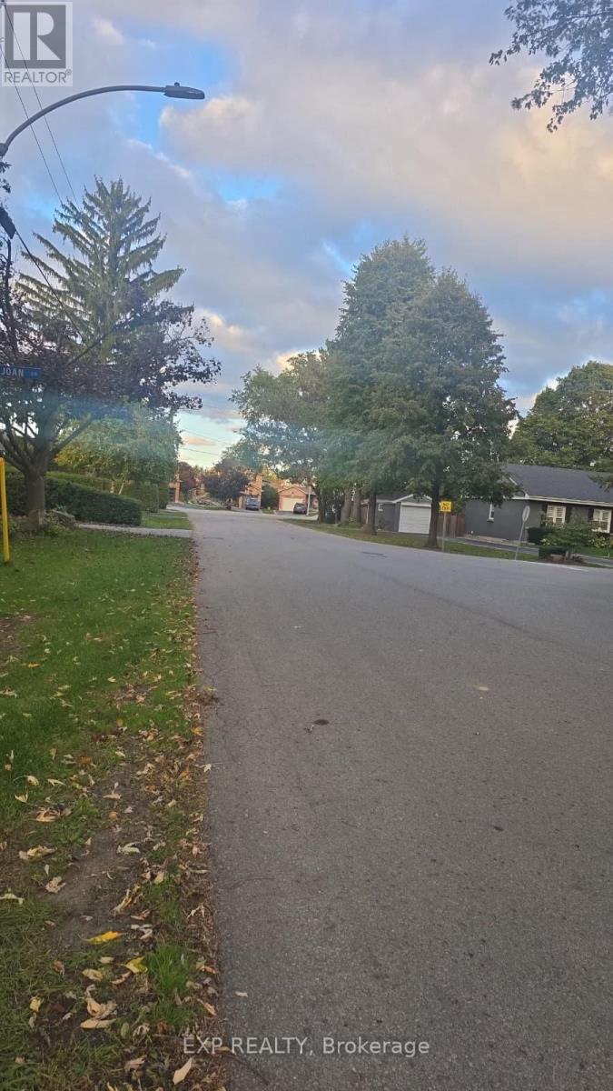 535 Enfield Road, Burlington, Ontario  L7T 2X5 - Photo 9 - W12490952